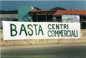 Basta%20centri%20commerciali%201