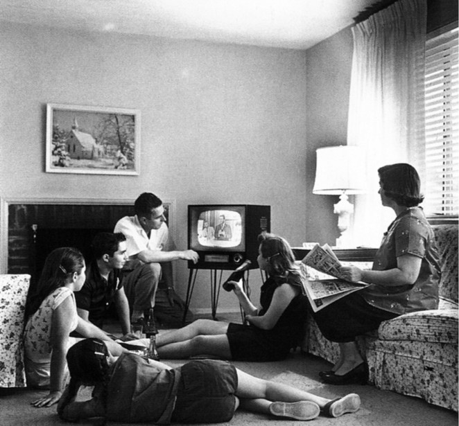 Baumgardner_c1958_Family_in_front_of_TV_set